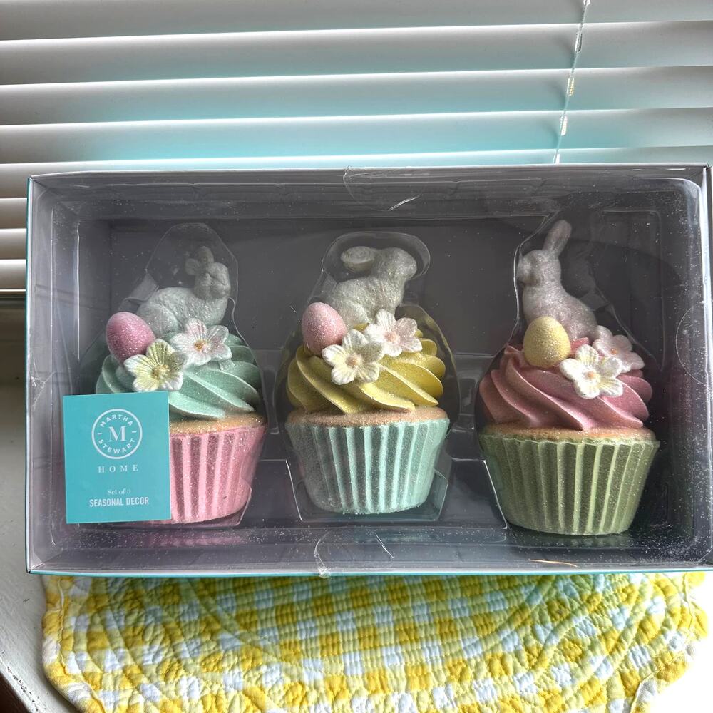 Martha Stewart Spring Cupcakes with Bunnies and Eggs NIB
